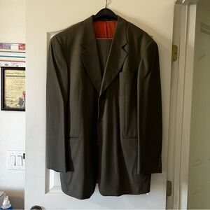 Classic Men's Dark Brown 3-button Suit. Polyester blend 42L